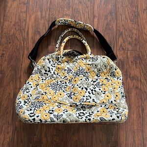 Vera Bradley shoulder bag with pockets